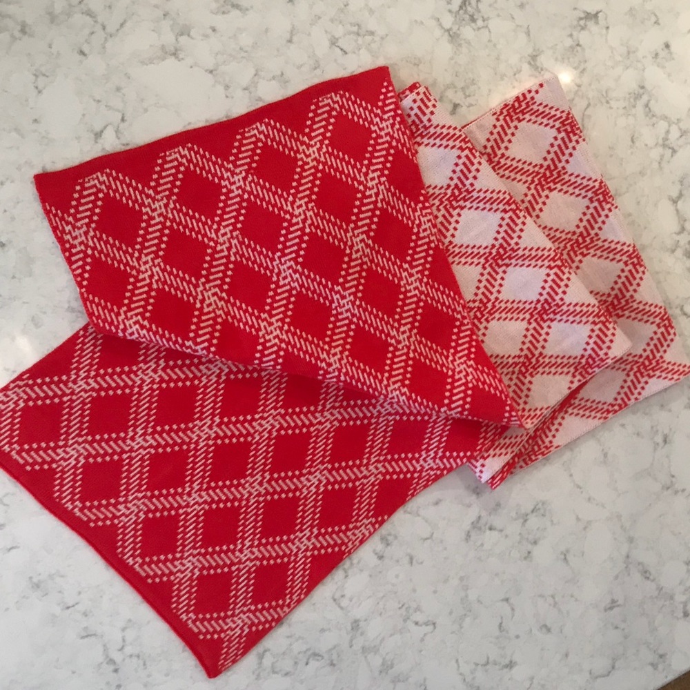 Vera Bradley knit red and white reversible scarf. - Picture 2 of 4